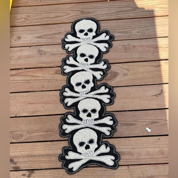 Cynthia Rowley Other - EUC Cynthia Rowley beaded table runner for Halloween skull and crossbones